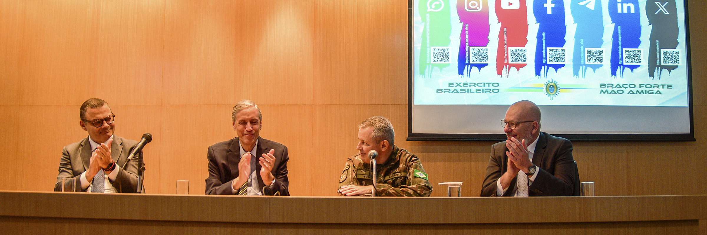 Conferência  ESEM-USP: “O papel do Exército na sociedade brasileira”, realizada em 5 de dezembro no IRI