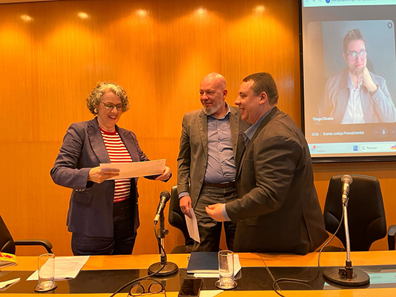 ESEM Profs empe mesa